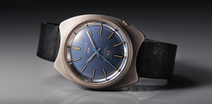 En 1970, la Citizen X-8 Chronometer était la première montre au monde avec un boîtier en titane massif, ancêtre du Super Titanium actuel.